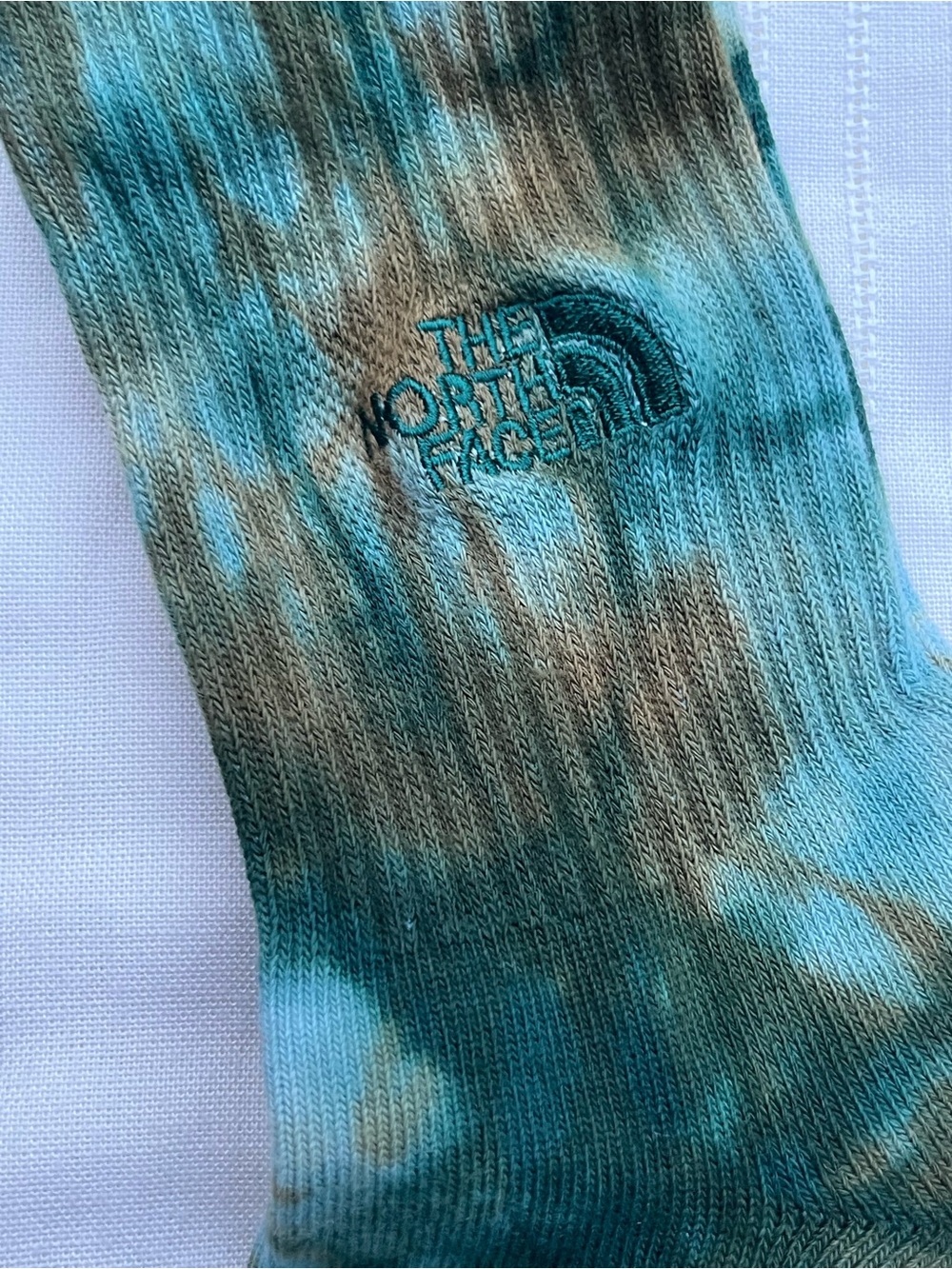 The North Face Men's Tie-Dye Hiking Crew Socks in Black & Green 2 Pairs - Picture 11 of 13